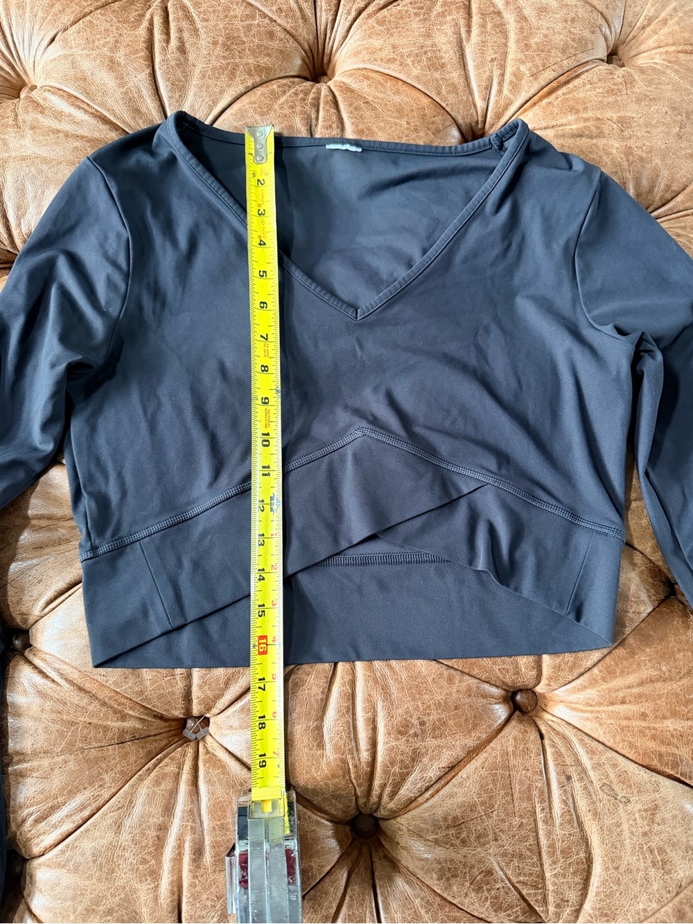 Gymshark Black Long Sleeve Crop Workout Top Women’s Large XL V Neck Athletic - Picture 5 of 6